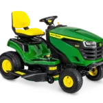 John Deere X127 Aufsitzrasenmäher auf gepflegtem Rasen