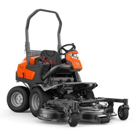 Husqvarna P 520DX Frontmäher im Einsatz auf großer Grünfläche