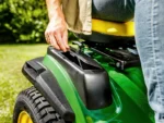 Aufsitzrasenmäher John Deere X127 – 107 cm, Hydrostat-Getriebe, 12,36 kW V-Zweizylindermotor – Bild 5