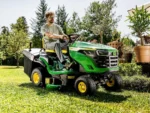 Aufsitzrasenmäher John Deere X147R – 92 cm hydrostatisch Heckauswurf – Bild 2
