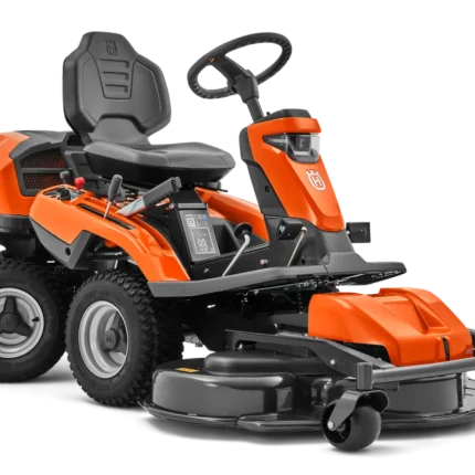 Husqvarna R316TX Rider beim Mähen einer großen Rasenfläche