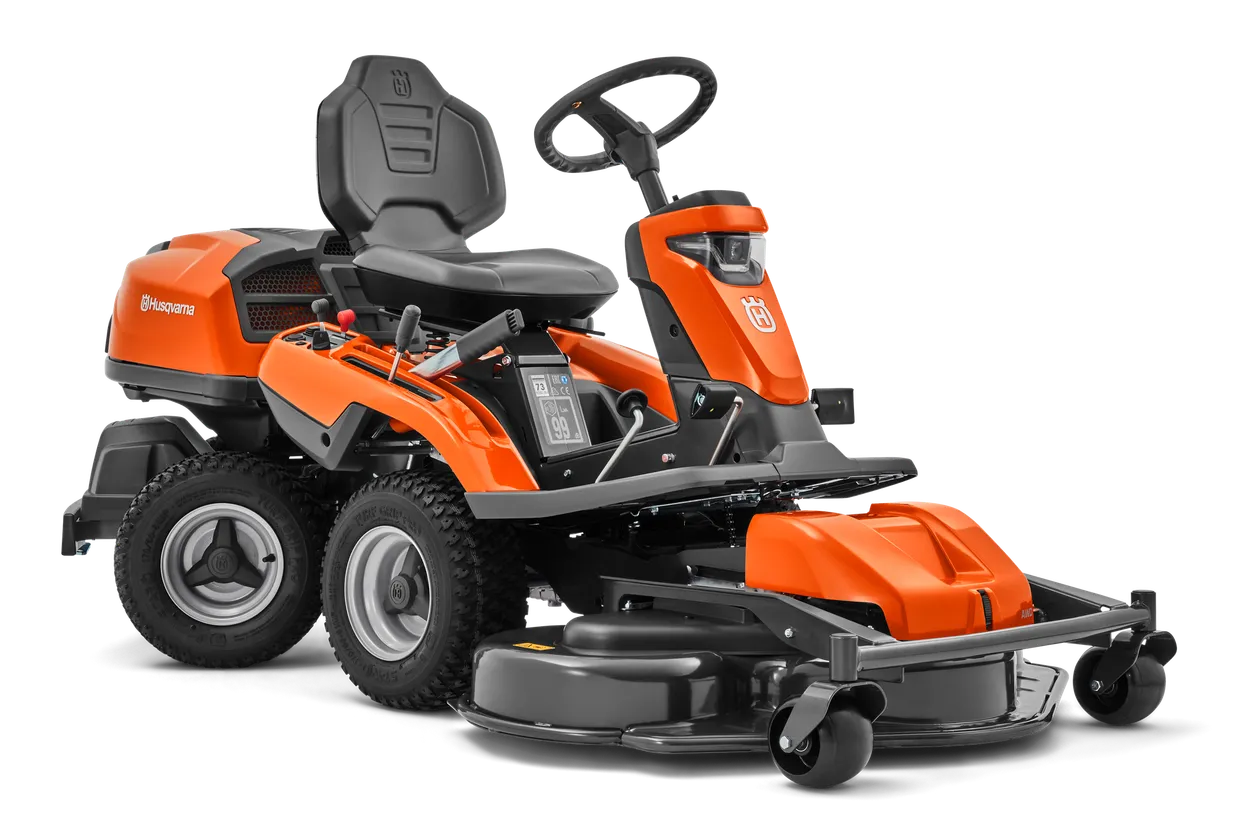 Husqvarna R316TX Rider beim Mähen einer großen Rasenfläche Husqvarna R316TX Rider beim Mähen einer großen Rasenfläche