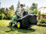 Aufsitzrasenmäher John Deere X167R – 107 cm Heckauswurf mit hydrostatischem Antrieb – Bild 3
