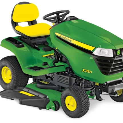 John Deere X350 Aufsitzrasenmäher auf großer Grünfläche
