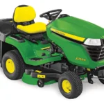 John Deere X350R Aufsitzrasenmäher Frontansicht mit 107 cm Mähwerk