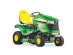 John Deere X370 Aufsitzmäher auf gepflegtem Rasen frontal