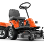 Husqvarna R 112iC Rider Akku-Aufsitzmäher auf gepflegtem Rasen