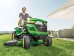 Aufsitzrasenmäher John Deere X380 – Schnittbreite 122–137 cm, hydrostatisches K58-Getriebe – Bild 3