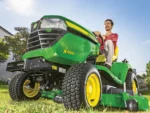 Professioneller Aufsitzrasenmäher John Deere X590 – EFI-Motor, 122–137 cm Schnittbreite, hydrostatisches K72-Getriebe – Bild 3