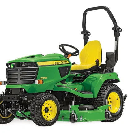 John Deere X948 Diesel Gartentraktor Vorderansicht auf Rasen