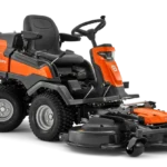 Husqvarna R420TsX AWD im Einsatz auf hügeligem Gelände